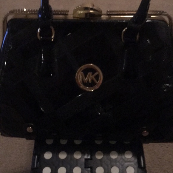 MK purse - Picture 2 of 4
